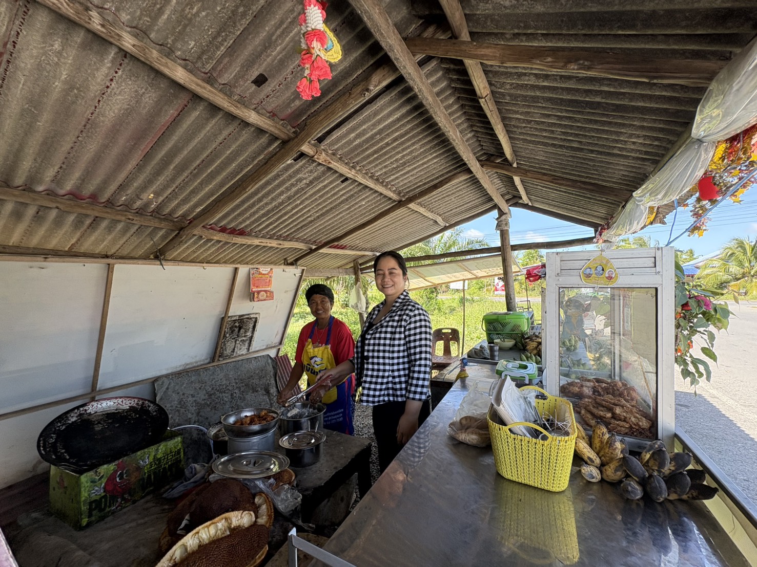 พช.หัวไทร ลงพื้นที่ติดตามผลการดำเนินงานตามบันทึกข้อตกลงความร่วมมือในการแก้ไขปัญหาความยากจนเชิงบูรณาการ ระหว่าง กรมการพัฒนาชุมชน กับ มูลนิธิป่อเต็กตึ๊ง