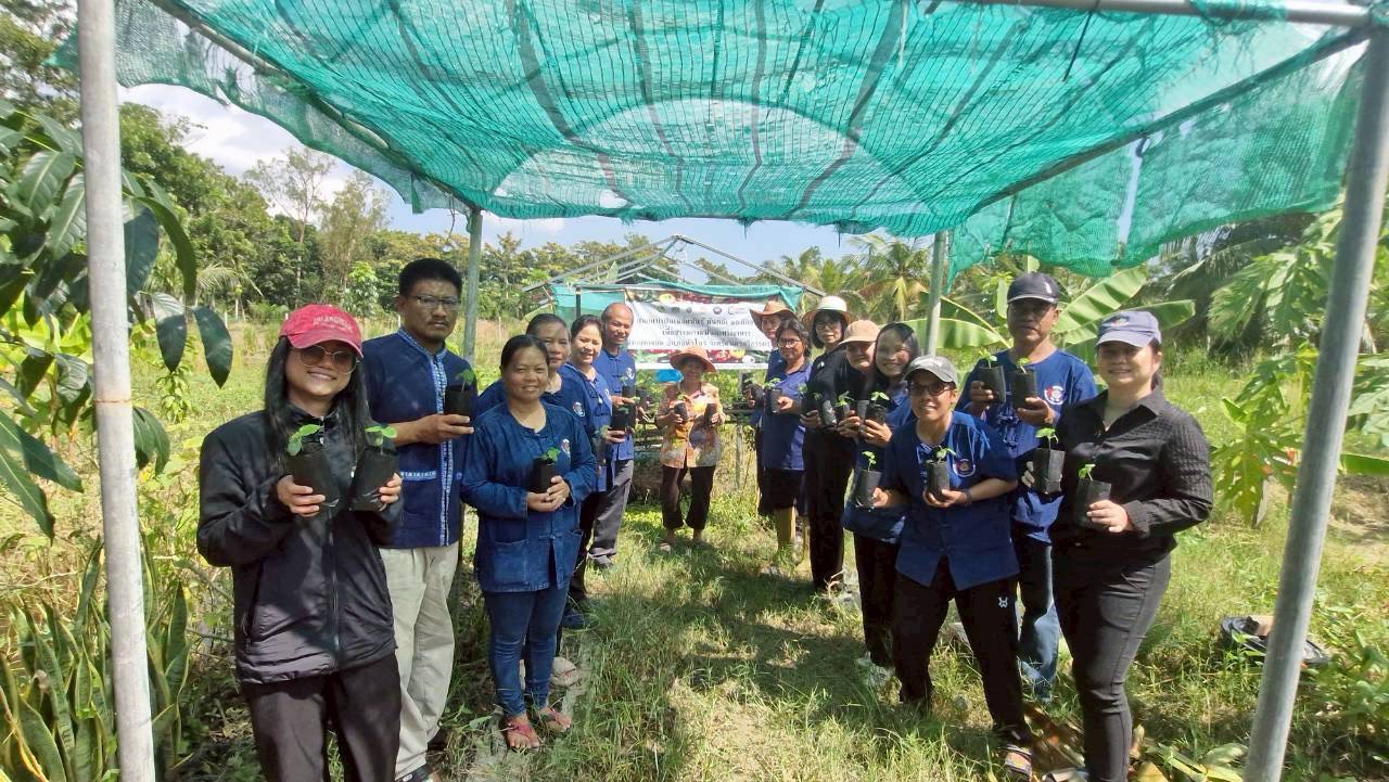 สพอ.หัวไทร : ขับเคลื่อนงาน 1 อำเภอ 1 หมู่บ้านต้นแบบฯ ปลูกผักสวนครัวเพื่อสร้างความมั่นคงทางอาหาร