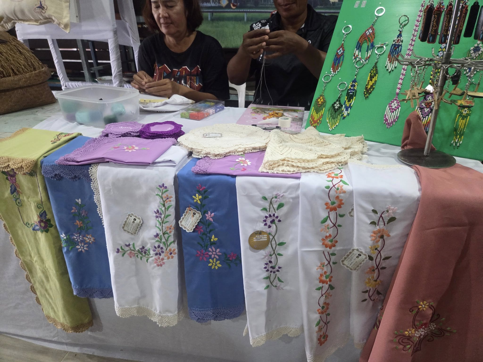 ผ้าปักมือควนชะลิก "ลายเข็มเล่าร้อยรัก"